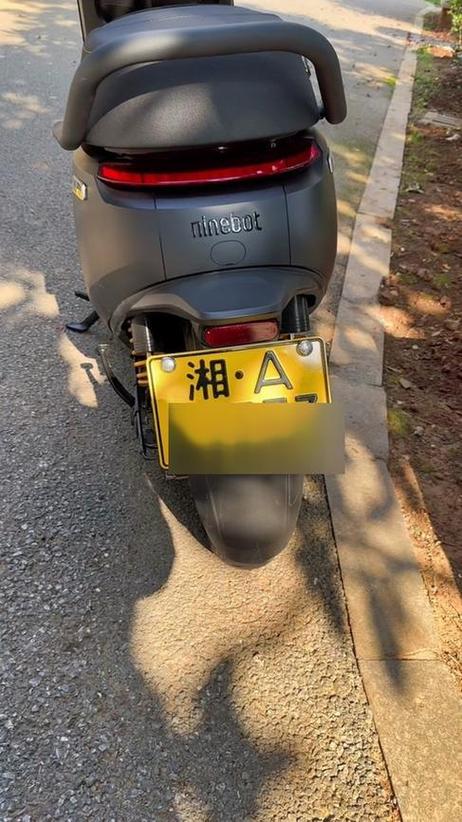 小黄车惊现车牌不存在,车主身份引热议!