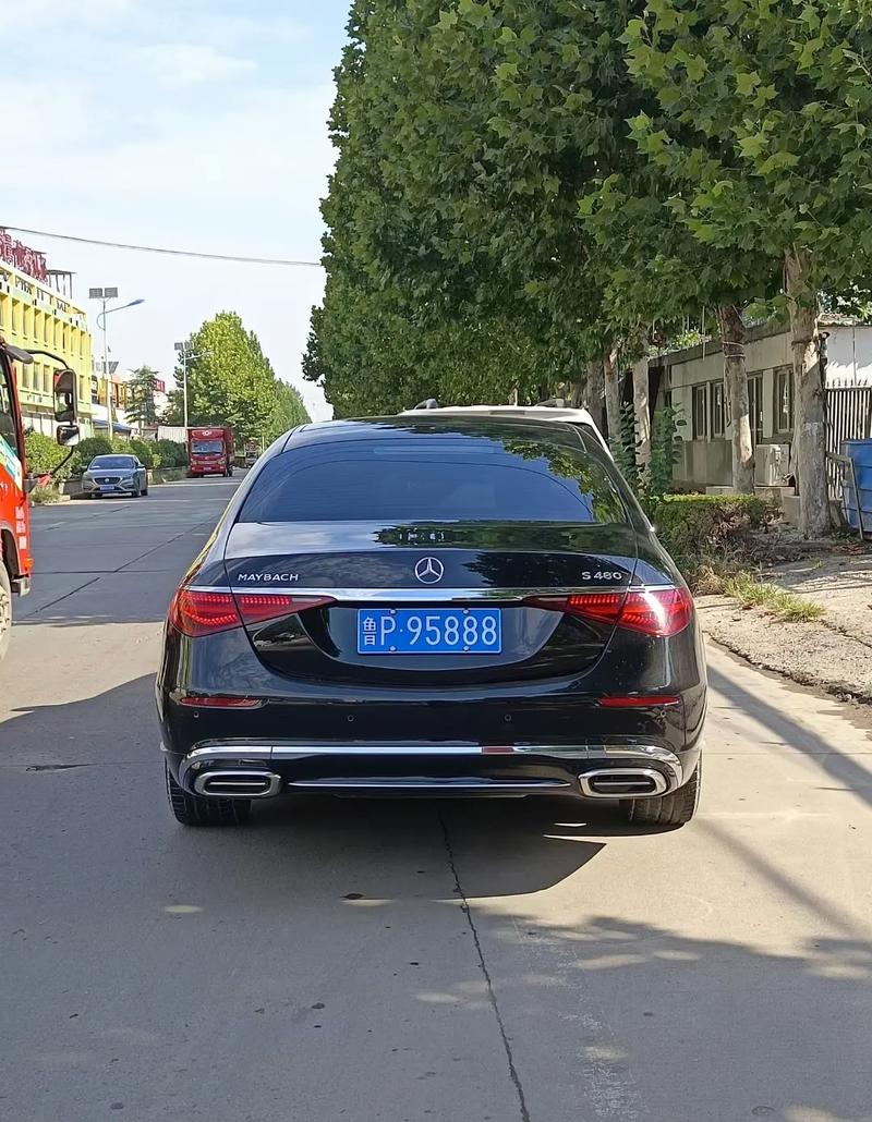 河南靓号车牌齐聚,街头豪车成焦点!”