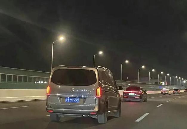 江苏车牌99999引发热议:车牌中的数字密码背后有何秘密?