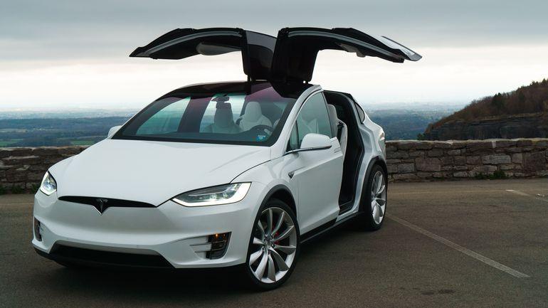 特斯拉Model X:未来智能出行,科技与豪华的完美融合!
