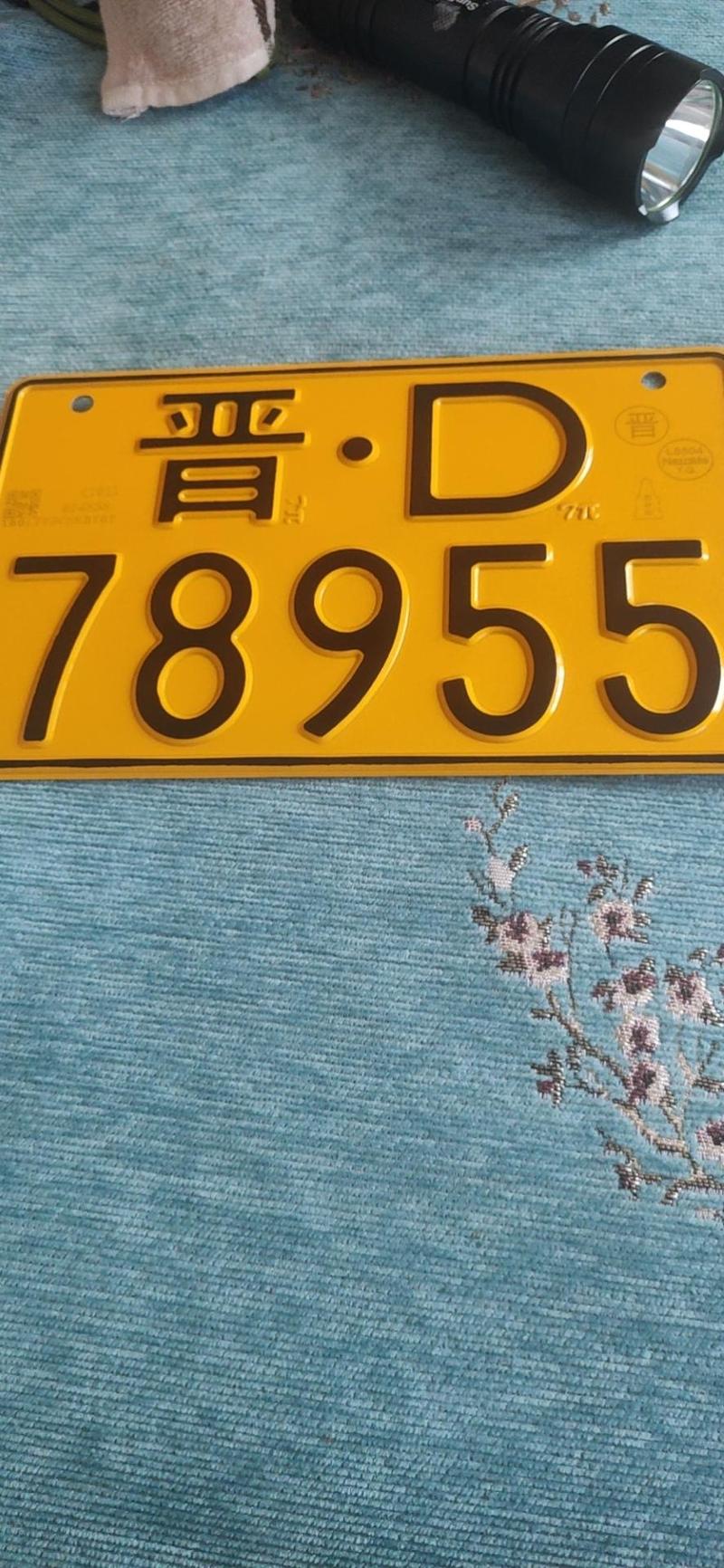 一招拆装摩托车车牌,新手也能轻松学会!