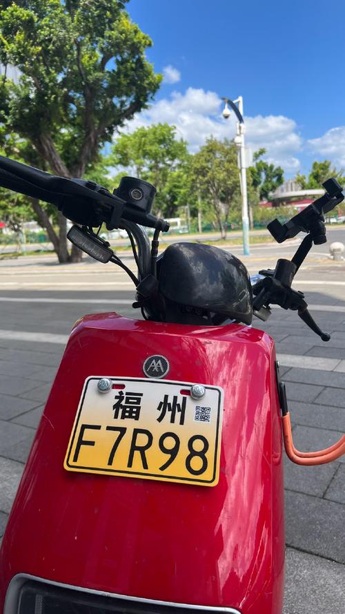电动车牌号走红:这款爆款车牌成为街头焦点