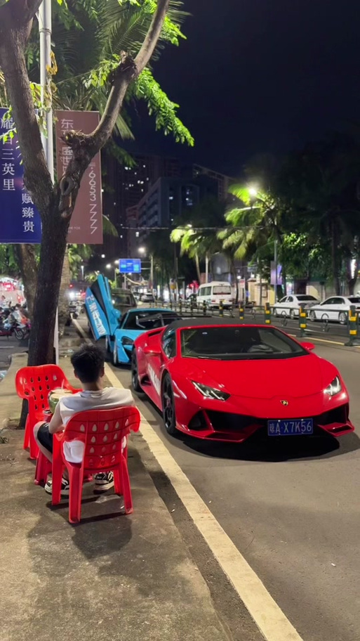 琼牌豪车齐聚,海南车市再掀热潮!