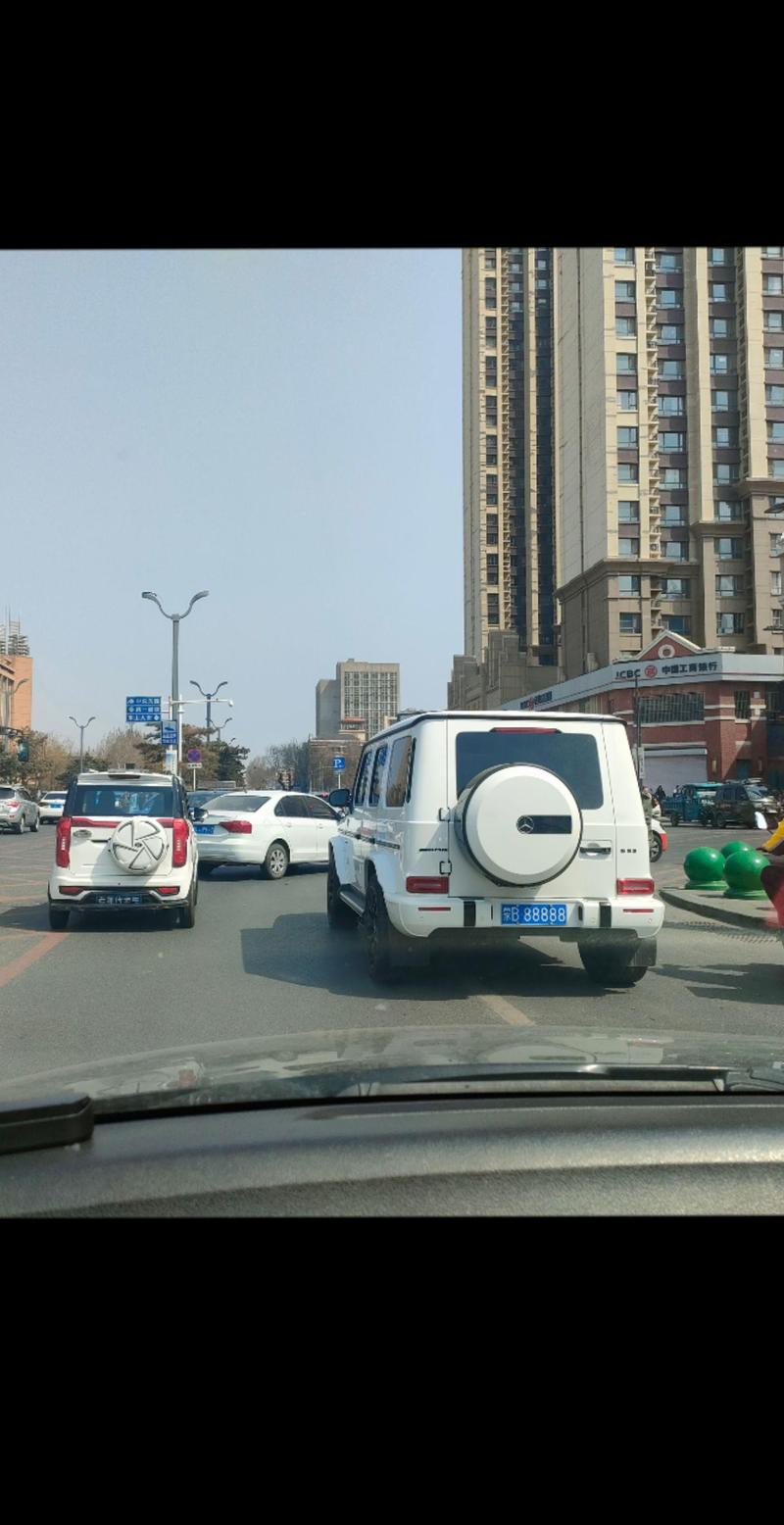 呼市车牌8888”惊现,车牌靓号抢眼引关注!