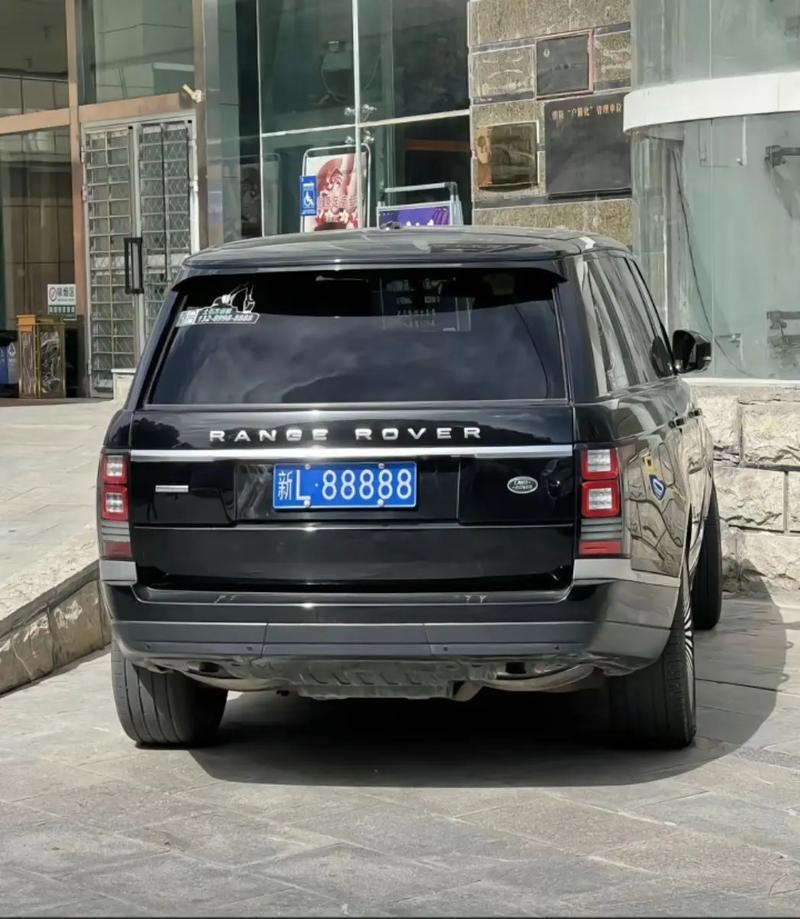 路虎车牌图片大全:尽览豪华车界个性风采
